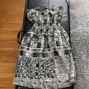 Black and white strapless summer dress